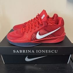 Women’s Sabrina 2 Basketball Shoes: 7.5