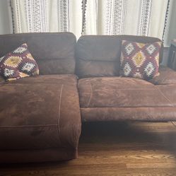 Comfy Loveseat With Recliner 
