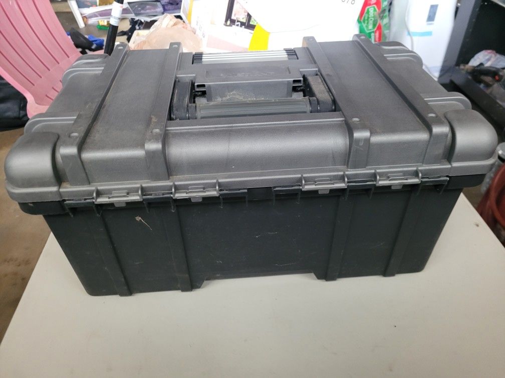 22" Husky Tool Box