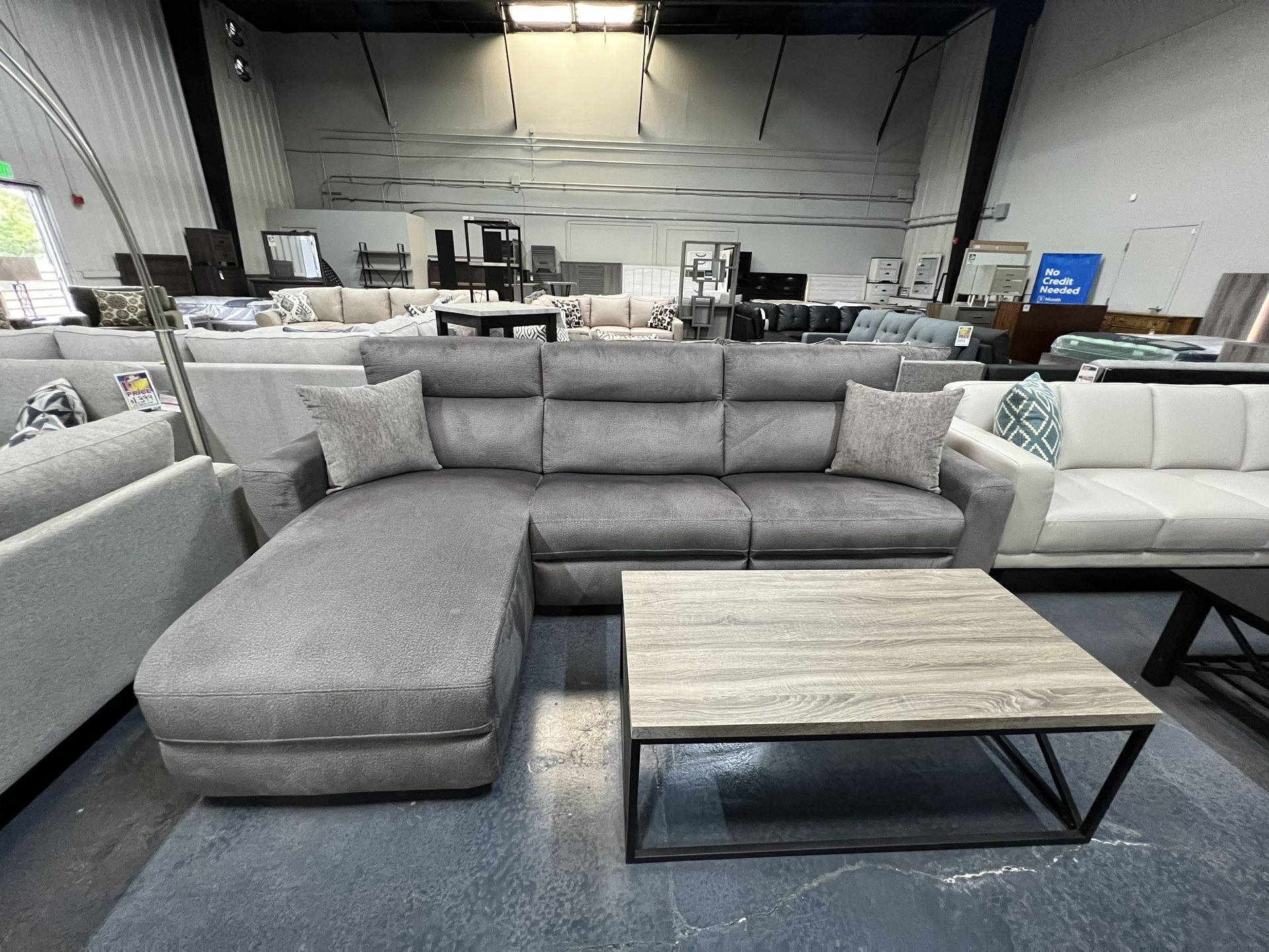 Sectional w/ Pull Out Bed