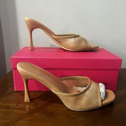 Brand New In Box Nude Slip On Heels Size 8