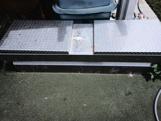 Truck tool box