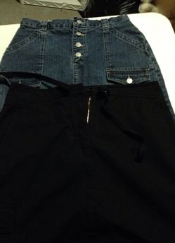 2 mini skirts size 4 and 6- very good condition