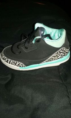 Girls Jordans black and til