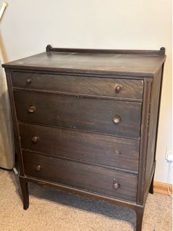 Wood chest of drawers