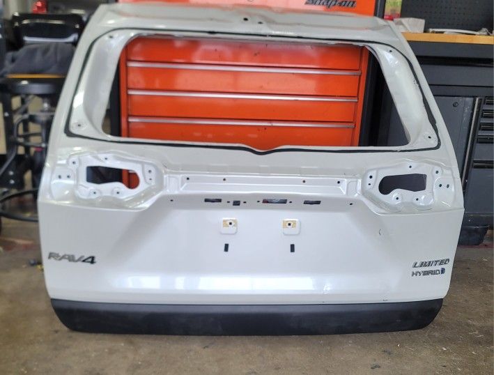 2024 TOYOTA RAV4 LIFTGATE OEM