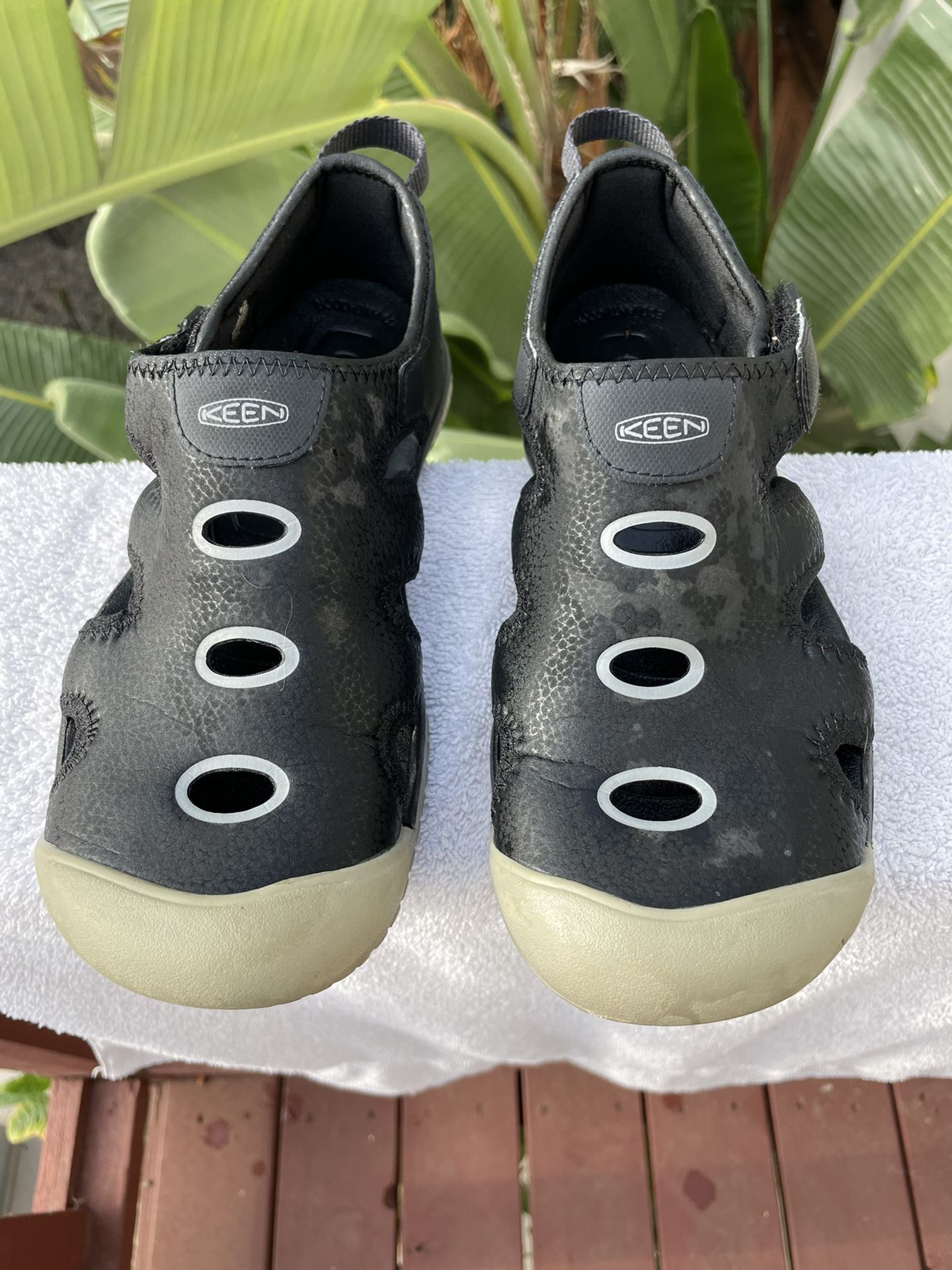 Keen Outdoor Water Shoes Hardly Worn-size 6