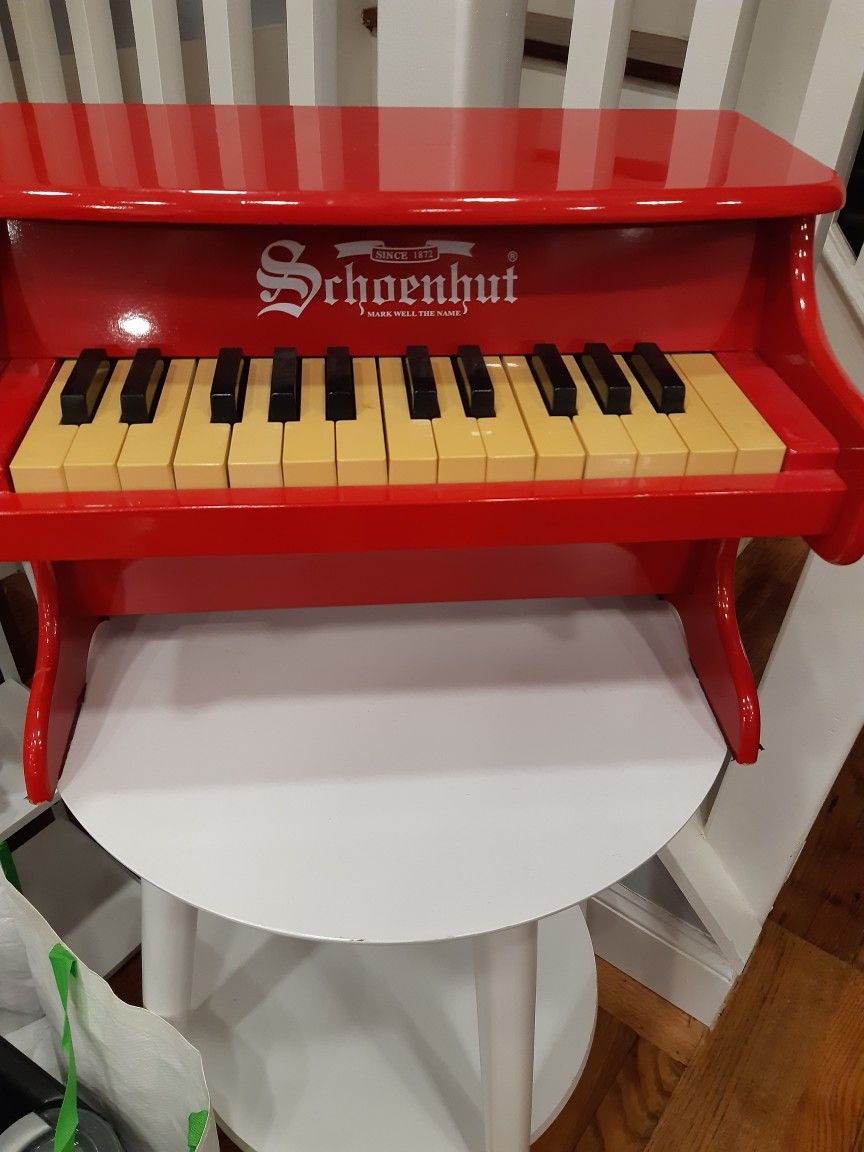 Schoenhut Piano (Good Condition)
