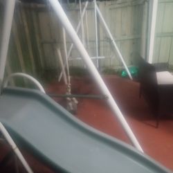 Swing set 