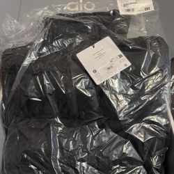 Alo Yoga Gold Rush Puffer Size Extra Small *BRAND NEW WITH TAGS* BLACK COLORWAY 