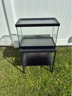 10 gallon tank with 20 inch stand w/ power outlets