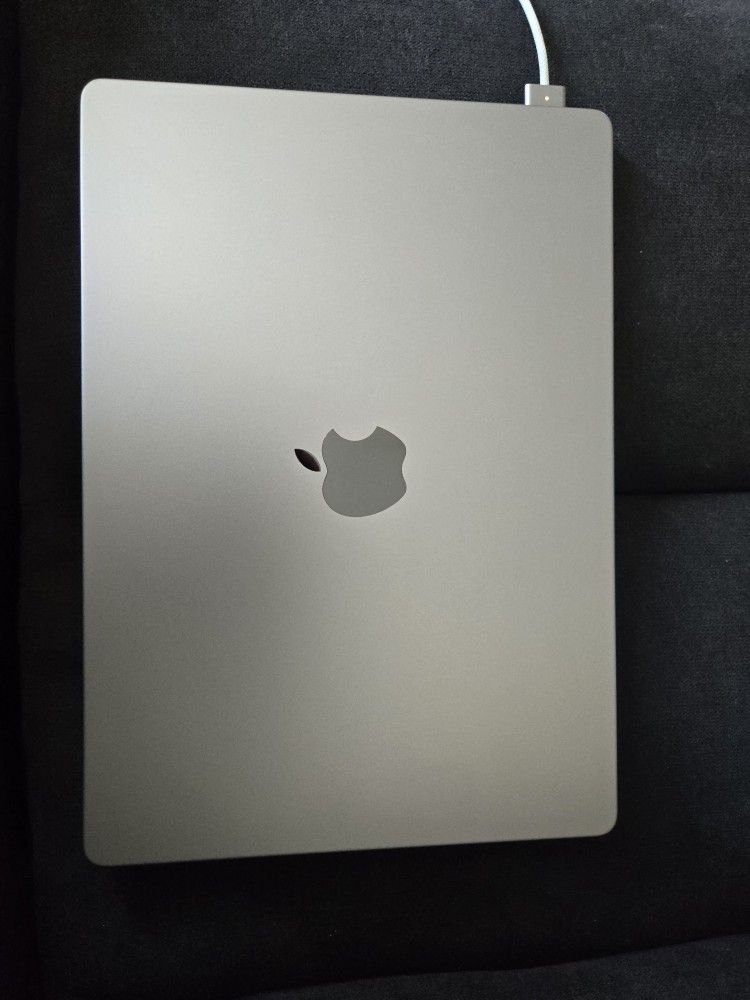 Macbook 14" 2024 Laptop M3
