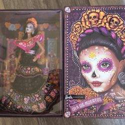 De Los Muerdos Barbies Set