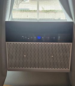 ❄️ Portable Air Conditioner / Cooling Unit
Portable cooling unit in good working condition!
Clean and ready to use. Great for keeping a bedroom, offic