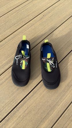 Speedo Kids water / reef shoes size S ( 11-13 ishkids )