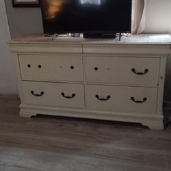 Farmhouse Style Solid Wood Dresser 