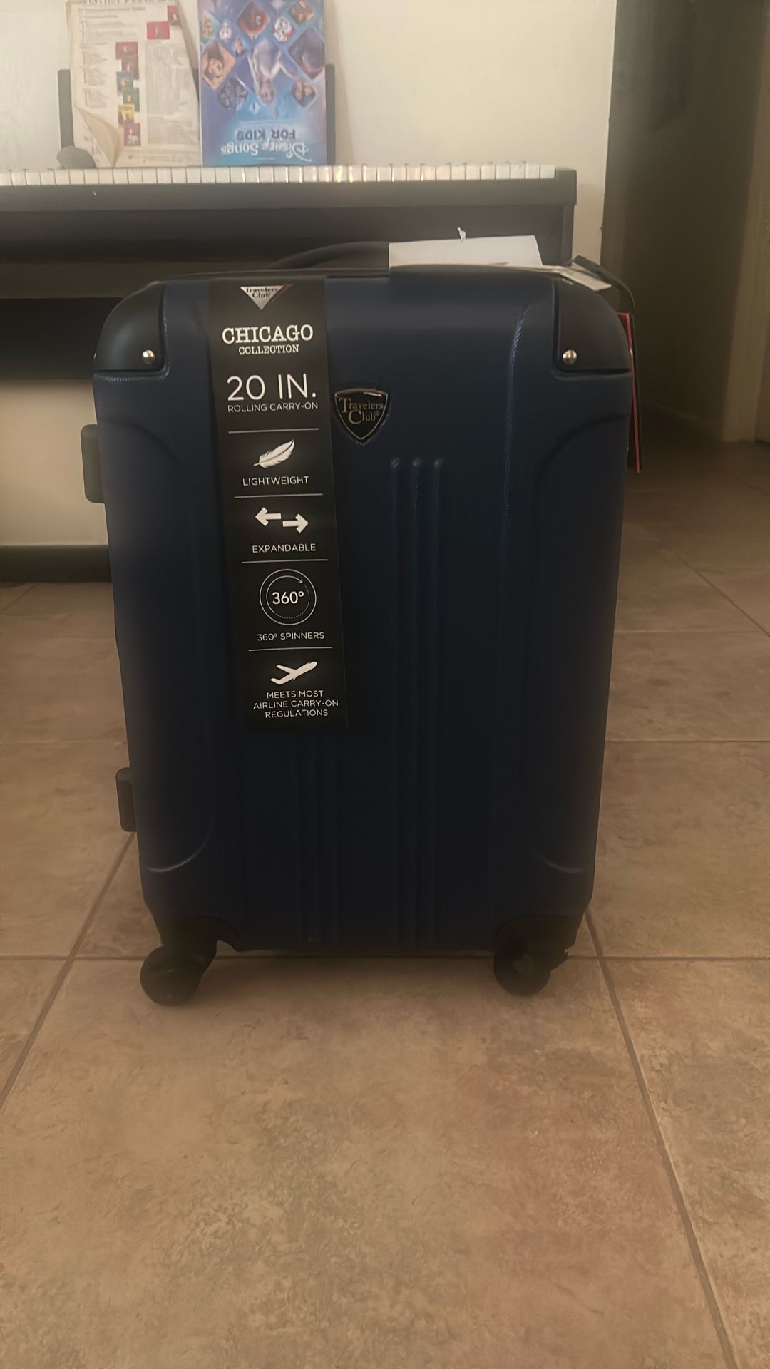 New Travelers Club Rolling Suit Case
