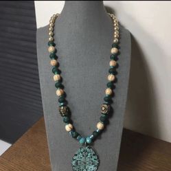 Beads and Stones Necklace With Pendant 