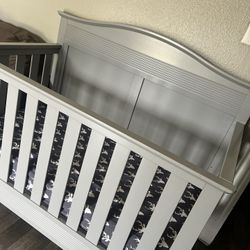 Baby Crib with Mattress 