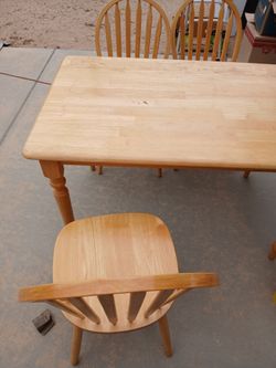 Dinette Table & 4 Chairs
