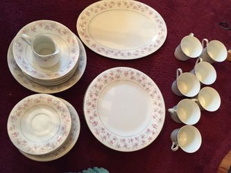 Set of dishes