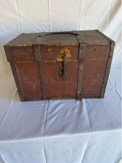 Antique Steamer Trunk $35!!