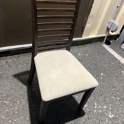Basic Modern Chair With Cloth Seating 