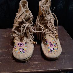 Betsey Johnson 'Juleanna ' Fring Boot - Moccasins. Size 10.