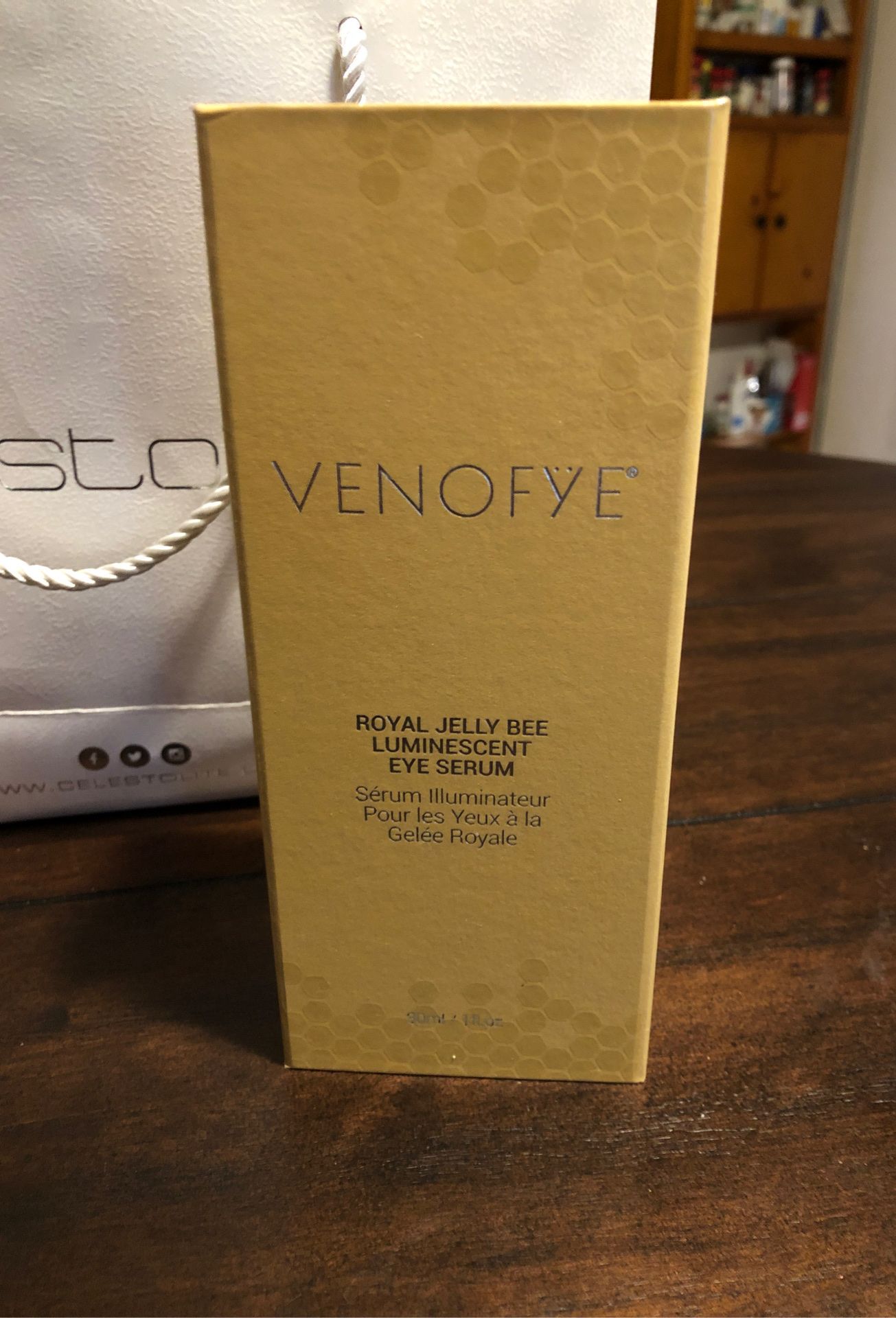 Venofye Royal jelly bee luminescent Eye serum