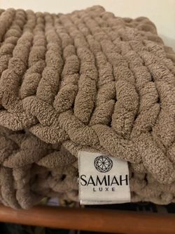 Chunky Knit Throw Blanket Brown