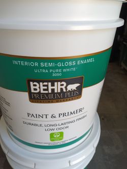 Semi-gloss pure white paint
