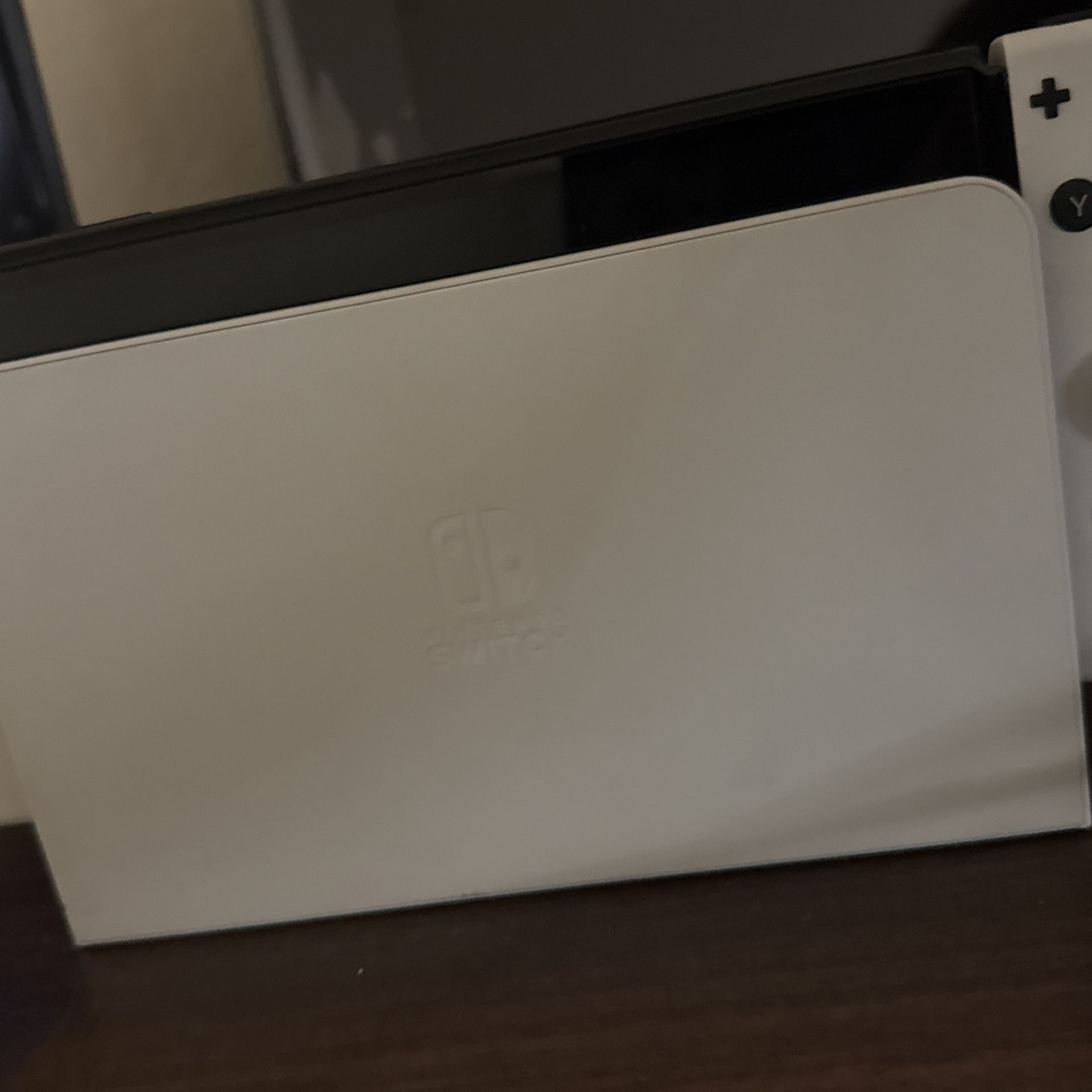 WHITE Nintendo Switch (OLED )