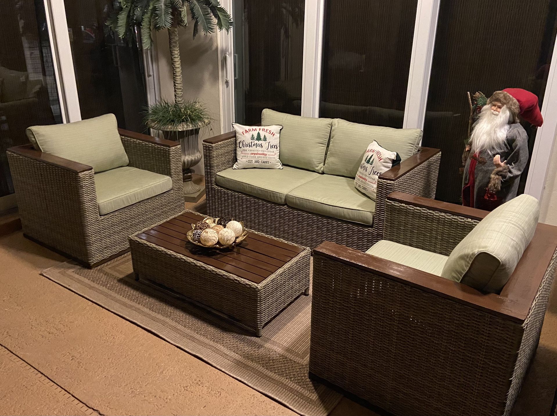 Broyhill Patio Outdoor Furniture with Sunbrella Cushions