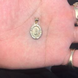 10 K Virgin Mary Pendant 
