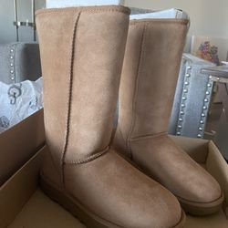 NEW UGG Classic Tall II Size 5 Boots