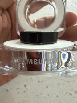 Samsung smart ring  and charging base