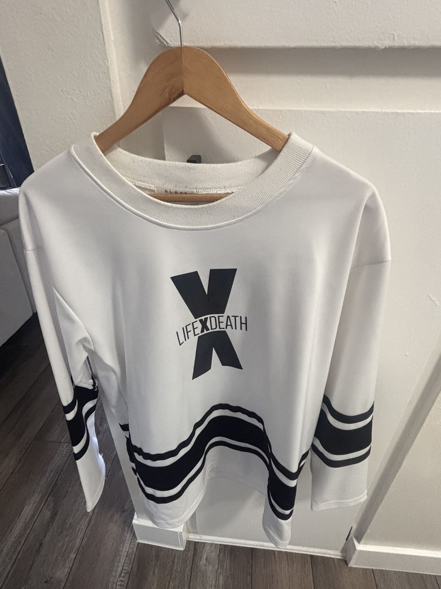 Hockey sweatshirt size S runs like a large