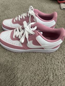 Pink Nike shoes women’s 8.5