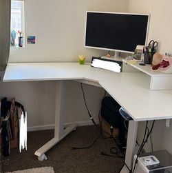 White L-shape corner desk