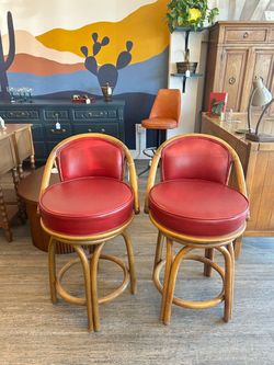 Set of 2 Bar Stools / Counter height / Vintage!