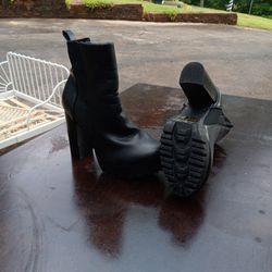 Black High-heeled Boots 