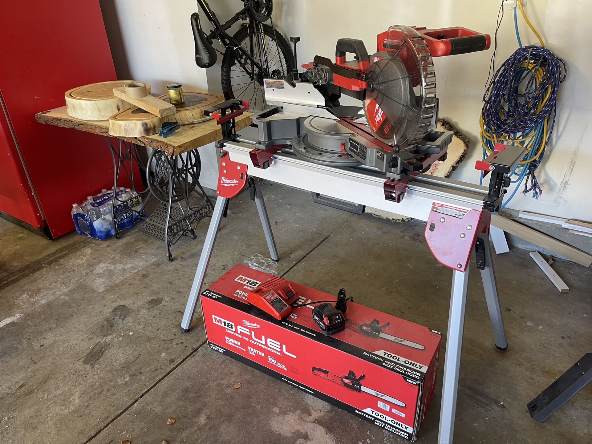 Stand And Saw M18 18 “ Chainsaw Charge E Bettery