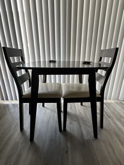 Beautiful Dining Table With 2 Chairs - Brand New