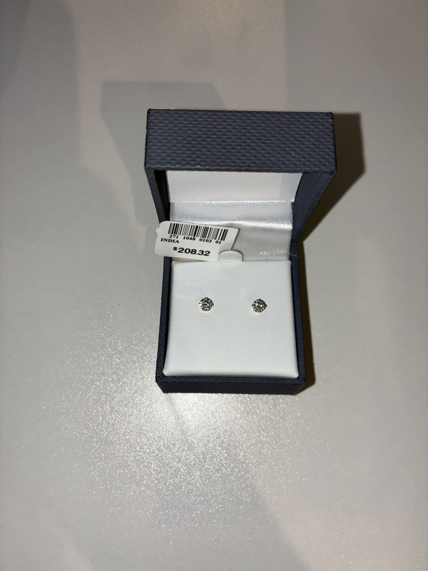 10k White Gold Diamond Earrings