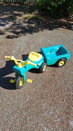 John Deere Pedal Tractor with Wagon