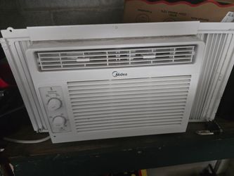 Midea 5000 BTU SACC (150 SQ FT) Window Air Conditioner