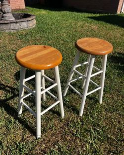 Set of 2 Wooden Bar Stools – Round Wood Seat, White Legs