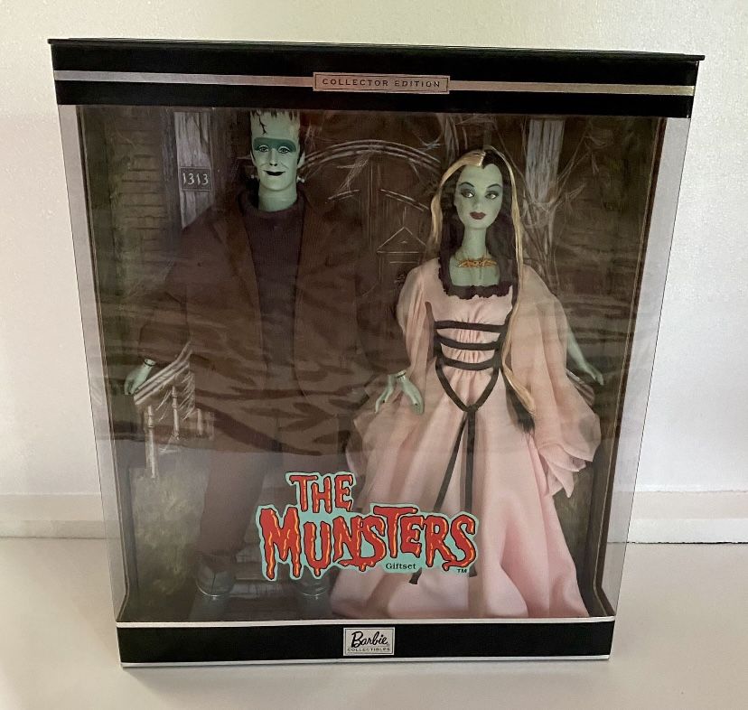 THE MUNSTERS BARBIE & KEN DOLL GIFT SET LILY & HERMAN 2001 Mattel Never Removed From Box Collectors