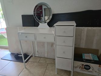 Mini vanity