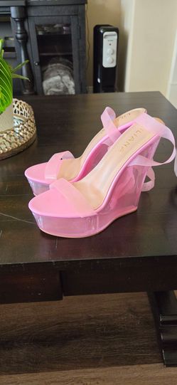 New Womens size 7 wedges 5$